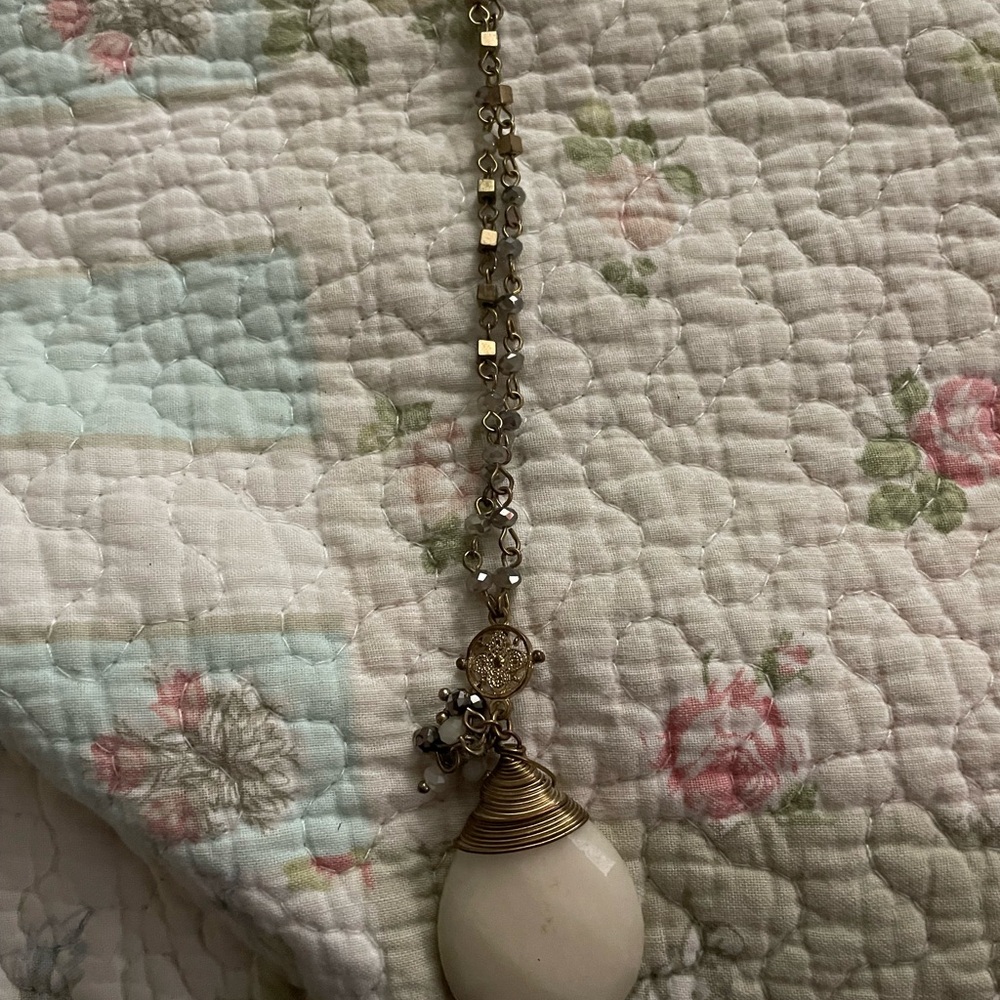 Elegant White Teardrop Pendant Necklace